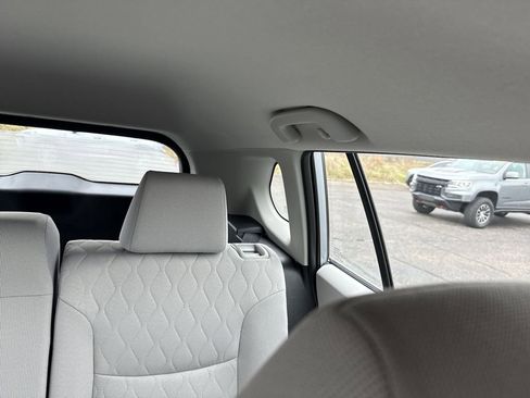 Used 2025 Toyota Corolla Cross L image 12