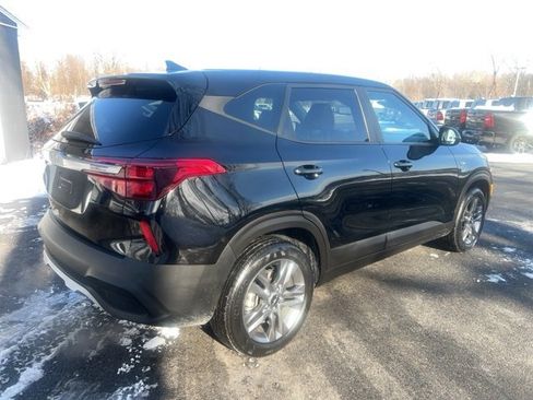 Used 2023 Kia Seltos LX image 4