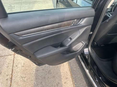 Used 2020 Honda Accord EX-L image 18