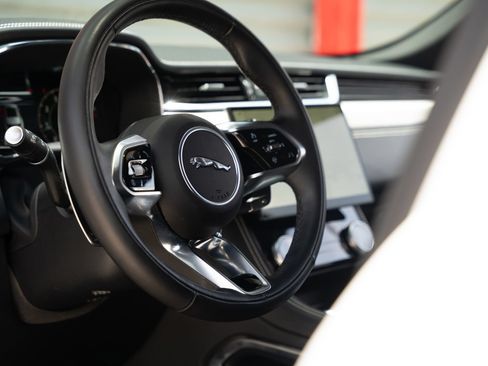 Used 2025 Jaguar F-PACE R-Dynamic S AWD/4WD image 30