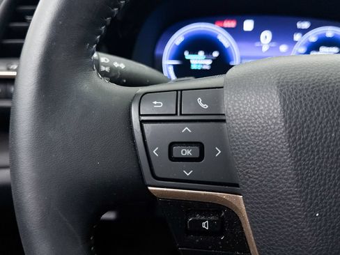 Used 2025 Toyota Crown Signia AWD/4WD image 27