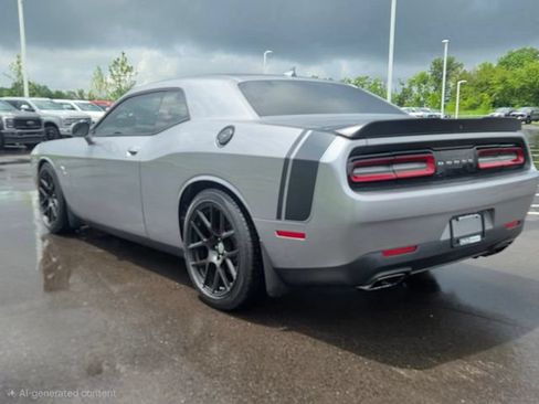 Used 2015 Dodge Challenger R/T Scat Pack w/ Leather Interior Group RWD image 11