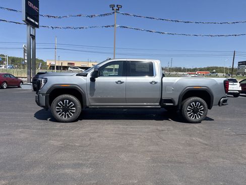 New 2026 GMC Sierra 2500 Denali Ultimate AWD/4WD image 7