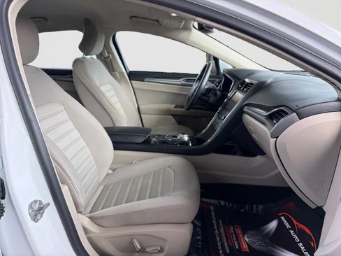 Used 2019 Ford Fusion SE FWD image 20