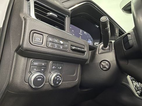 Used 2022 GMC Yukon XL Denali image 40