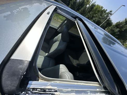 Used 2023 Toyota Highlander Limited AWD/4WD image 6