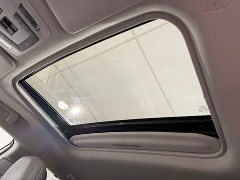 Used 2023 Toyota Sienna XLE image 18