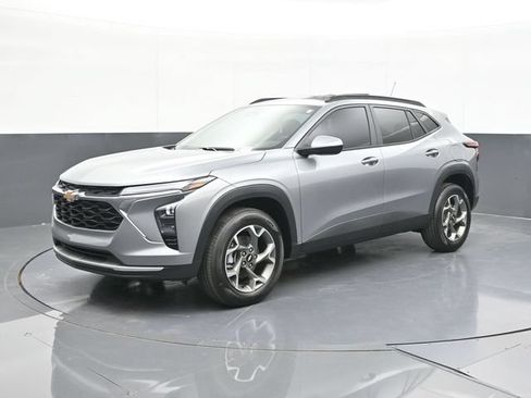 New 2026 Chevrolet Trax LT w/ Driver Confidence Package FWD image 4