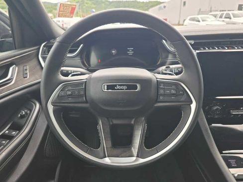 Used 2024 Jeep Grand Cherokee Limited AWD/4WD image 11