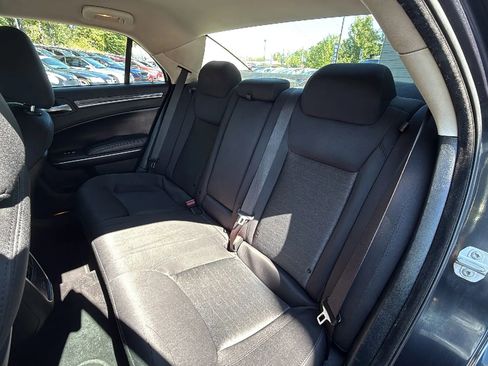 Used 2019 Chrysler 300 Touring w/ Sport Appearance Package image 17