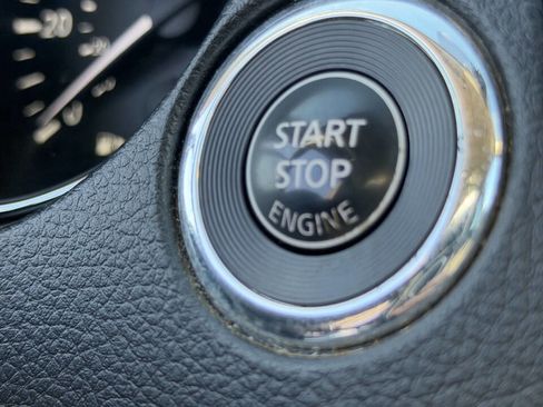 Used 2019 Nissan Rogue SV image 18