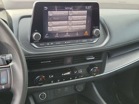 Used 2023 Nissan Rogue SV image 8