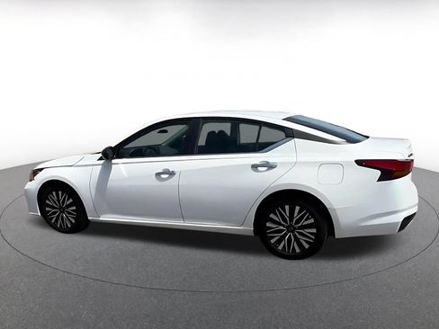 Used 2025 Nissan Altima 2.5 SV FWD image 12