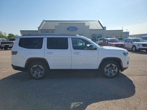 Used 2024 Jeep Wagoneer Series II w/ Flexible Seating Group image 22