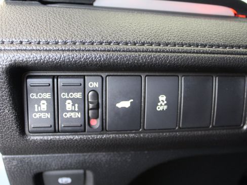 Used 2025 Honda Odyssey Sport-L image 39