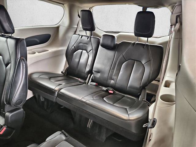 Used 2023 Chrysler Pacifica Touring-L FWD image 19