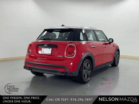 Used 2022 MINI Cooper 4-Door Hardtop image 6