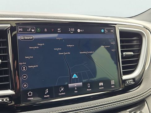 Used 2024 Chrysler Pacifica Premium FWD image 17