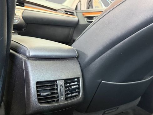 Used 2013 Lexus ES 300h w/ Luxury Pkg FWD image 19