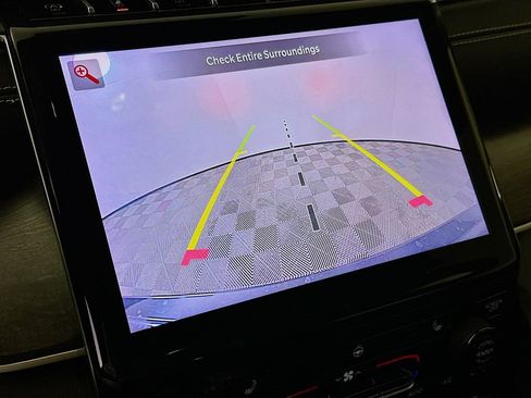 Certified 2025 Jeep Grand Cherokee Limited w/ Black Appearance Package image 23