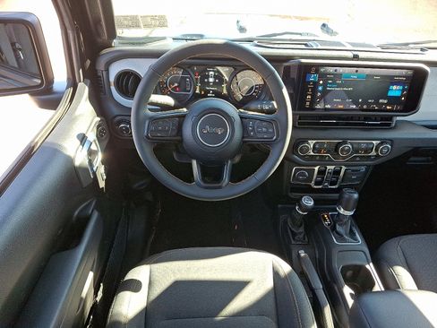 Certified 2024 Jeep Gladiator Sport image 11