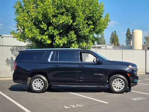 Used 2024 Chevrolet Suburban LT AWD/4WD image 36
