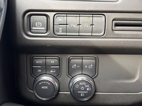 Used 2024 GMC Yukon XL SLT image 5