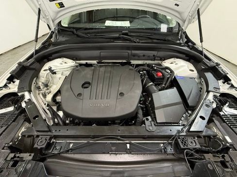 Used 2024 Volvo XC60 B5 Core image 12