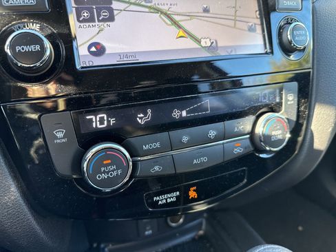 Used 2016 Nissan Rogue SV w/ SV Premium Package image 21