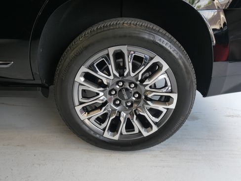 Used 2024 GMC Yukon Denali Ultimate image 8