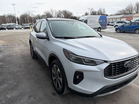 Used 2025 Ford Escape Platinum image 11