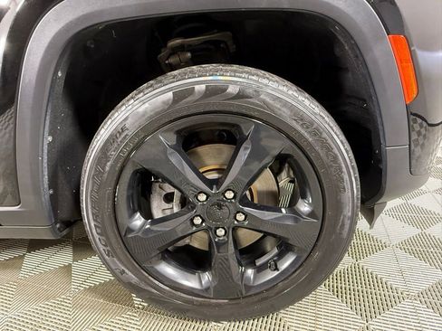 Used 2023 Jeep Grand Cherokee L Limited w/ Black Appearance Package RWD image 22