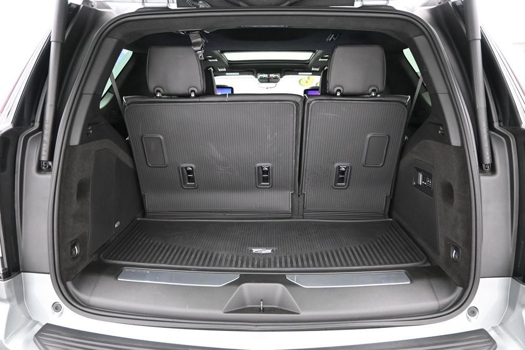 Used 2026 Cadillac Escalade Platinum Sport w/ LPO, ONYX Package AWD/4WD image 38