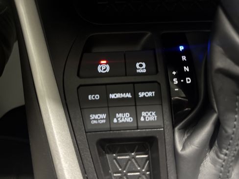 Used 2025 Toyota RAV4 XLE AWD/4WD image 22