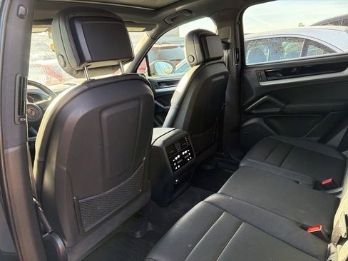 Used 2024 Porsche Cayenne image 9