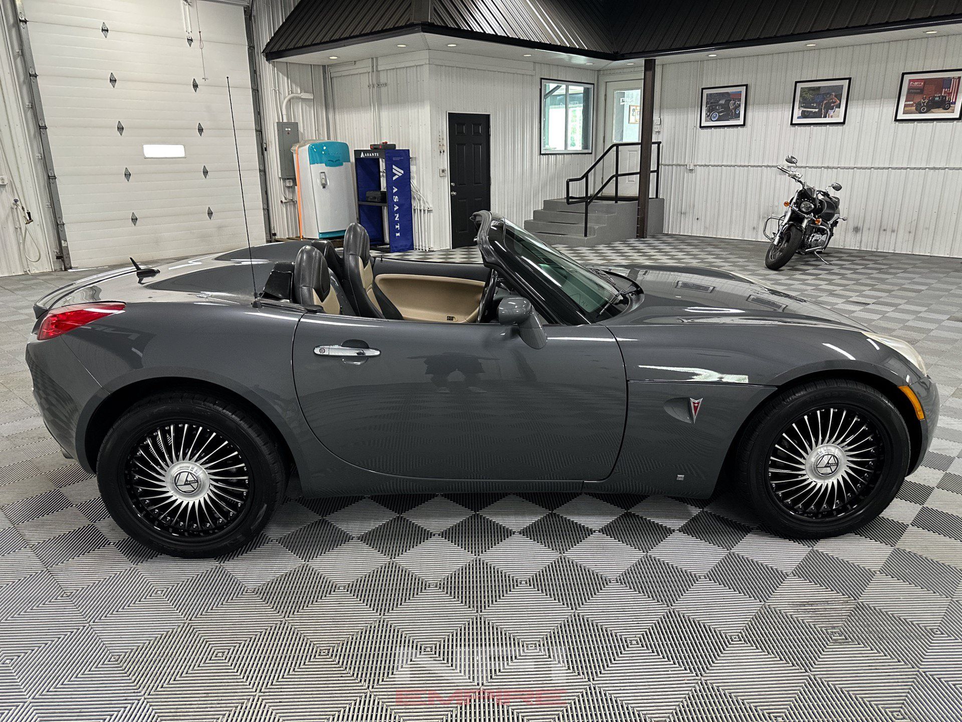 Used 2008 Pontiac Solstice Convertible w/ Premium Package RWD image 12