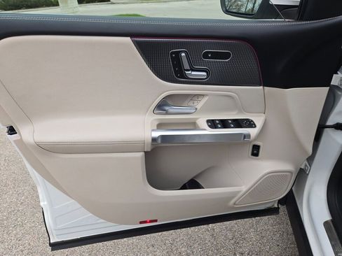 Used 2021 Mercedes-Benz GLB 250 4MATIC image 22