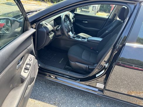 Used 2024 Nissan Sentra SV FWD image 23