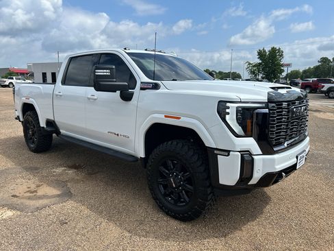 Used 2024 GMC Sierra 2500 AT4 w/ AT4 Premium Plus Package AWD/4WD image 5