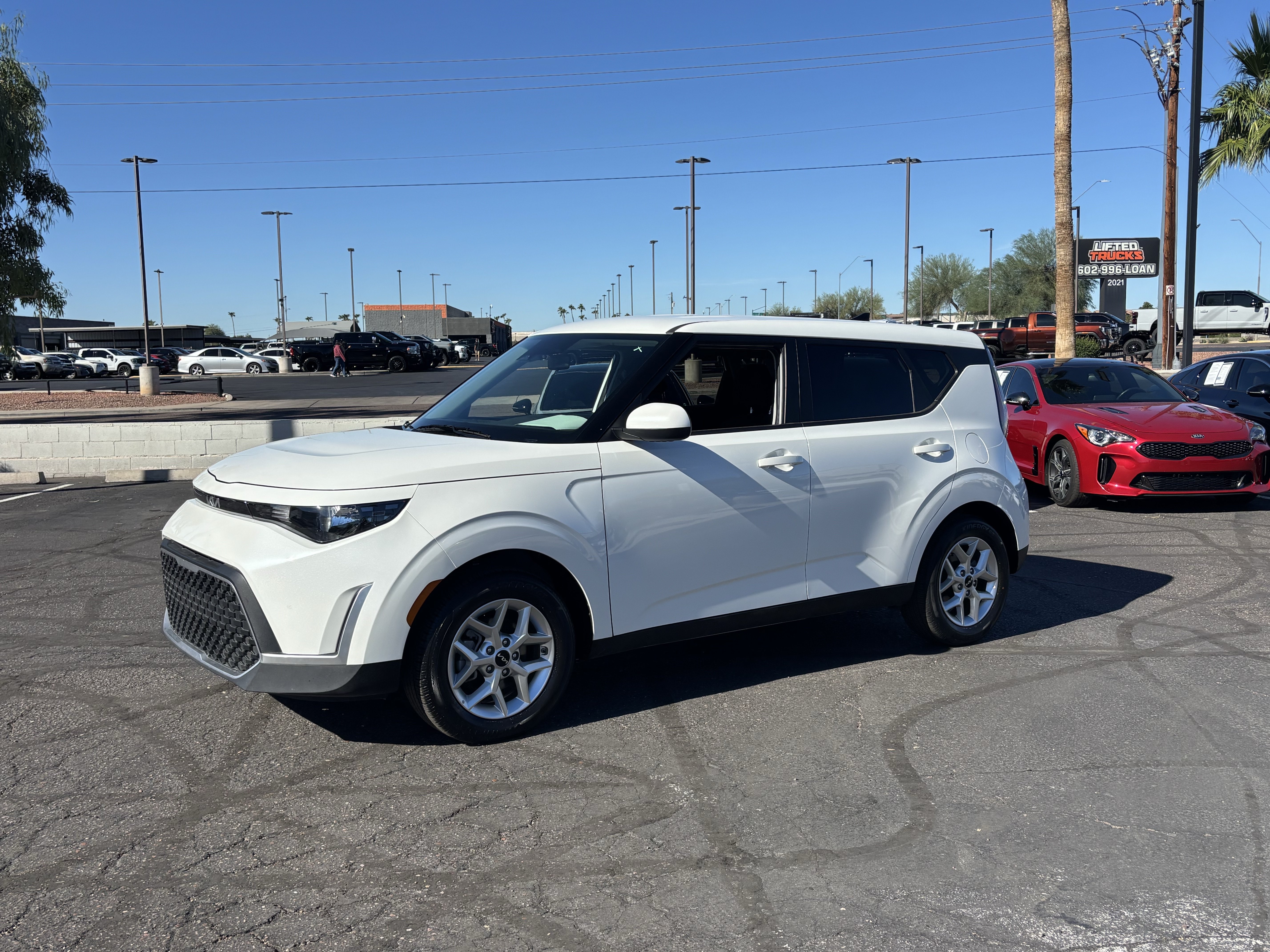 Certified 2025 Kia Soul LX w/ LX Technology Package FWD image 6