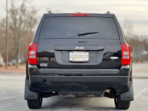 Used 2014 Jeep Patriot Latitude w/ Sun/Sound Group image 6