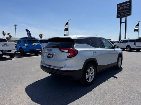 Used 2022 GMC Terrain SLE FWD image 5