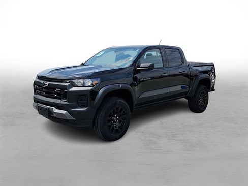 Used 2024 Chevrolet Colorado Trail Boss w/ Advanced Trailering Package AWD/4WD image 3