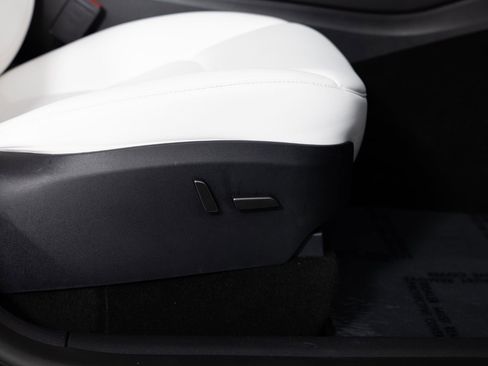 Used 2024 Tesla Model Y Performance image 28