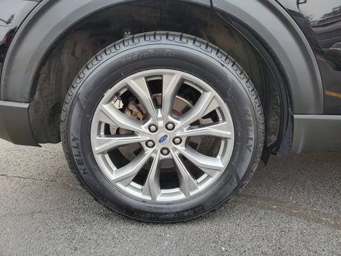 Used 2022 Ford Explorer Limited w/ Equipment Group 301A AWD/4WD image 9