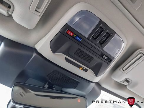 Used 2024 Subaru Crosstrek 2.0i Premium image 31