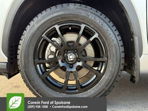 Used 2021 Toyota Highlander XLE image 9