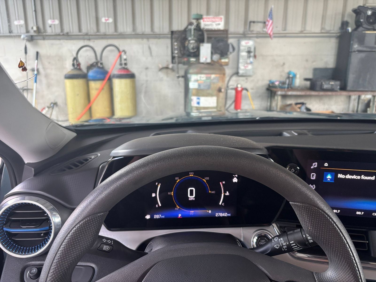 Used 2025 Chevrolet Trax LT FWD image 32