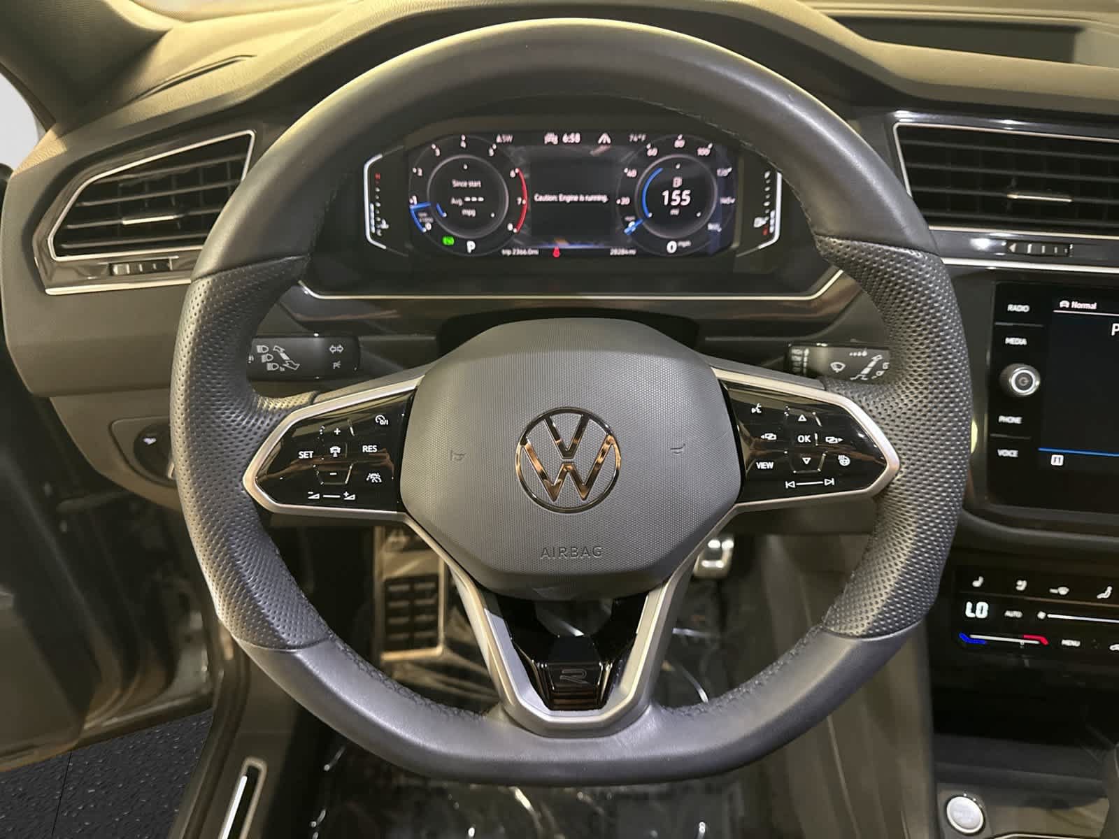 Used 2024 Volkswagen Tiguan SEL R-Line AWD/4WD image 28
