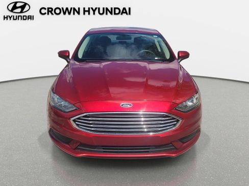 Used 2018 Ford Fusion SE w/ Fusion SE Technology Package FWD image 2